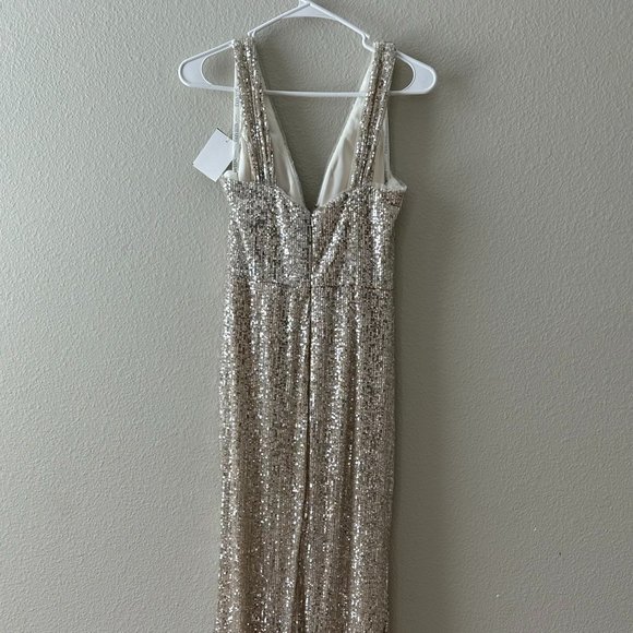 David's Bridal Exclusive- Allover Sequin Pleated V-Neck Gown with Slit Size 6 - Picture 5 of 11